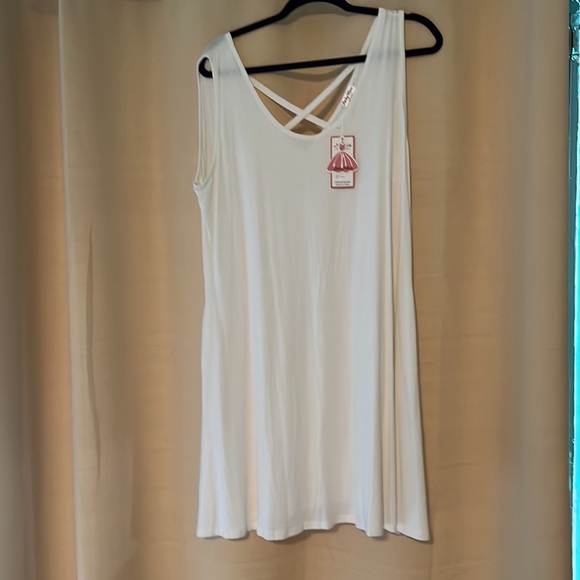 White dress - Picture 2 of 3